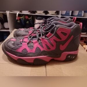 SOLD!!!!   BEATERS: NIKES & JORDANS 6Y/6.5Y